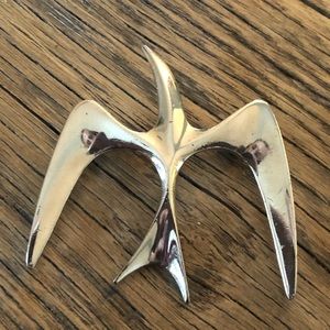 ⚜️3/$20 Sarah Coventry silver tone bird brooch